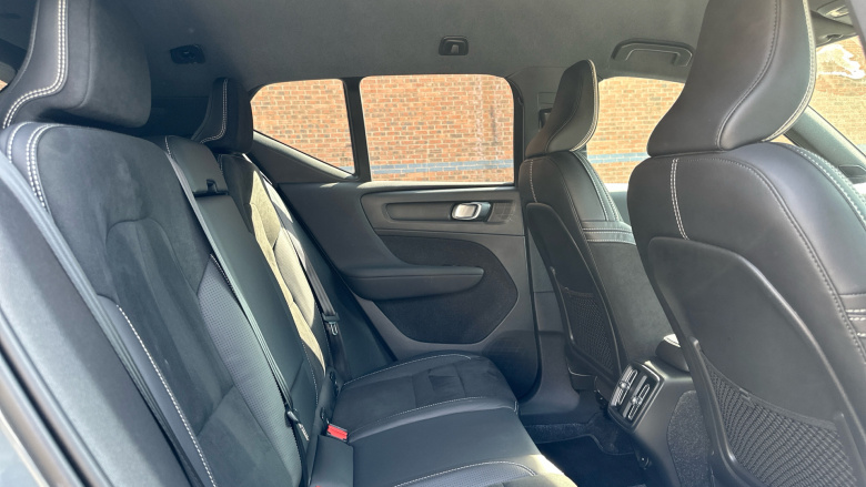 Volvo Xc40 2.0 B4P R DESIGN Pro 5dr Auto Petrol Estate